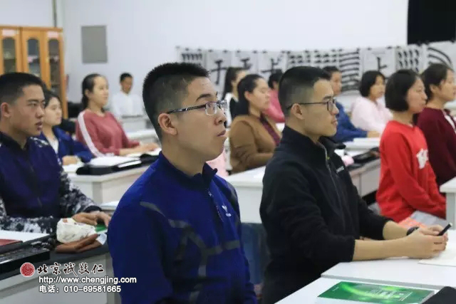 大家在學習均勻吐氣，看這個認真的表情！